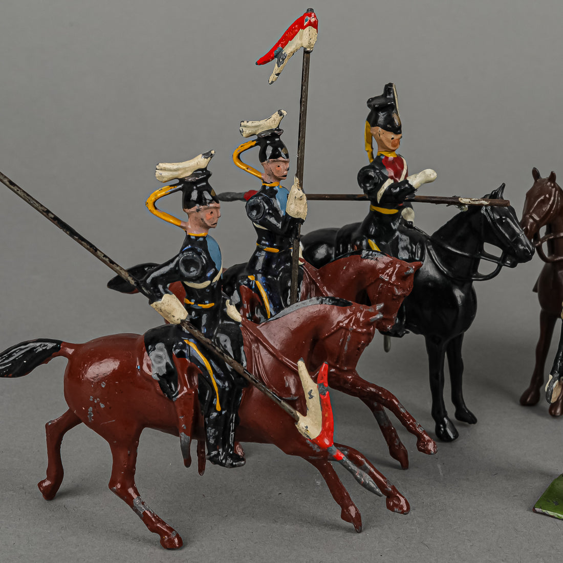 BRITAIN Tin Soldiers Calvary 7 Pieces