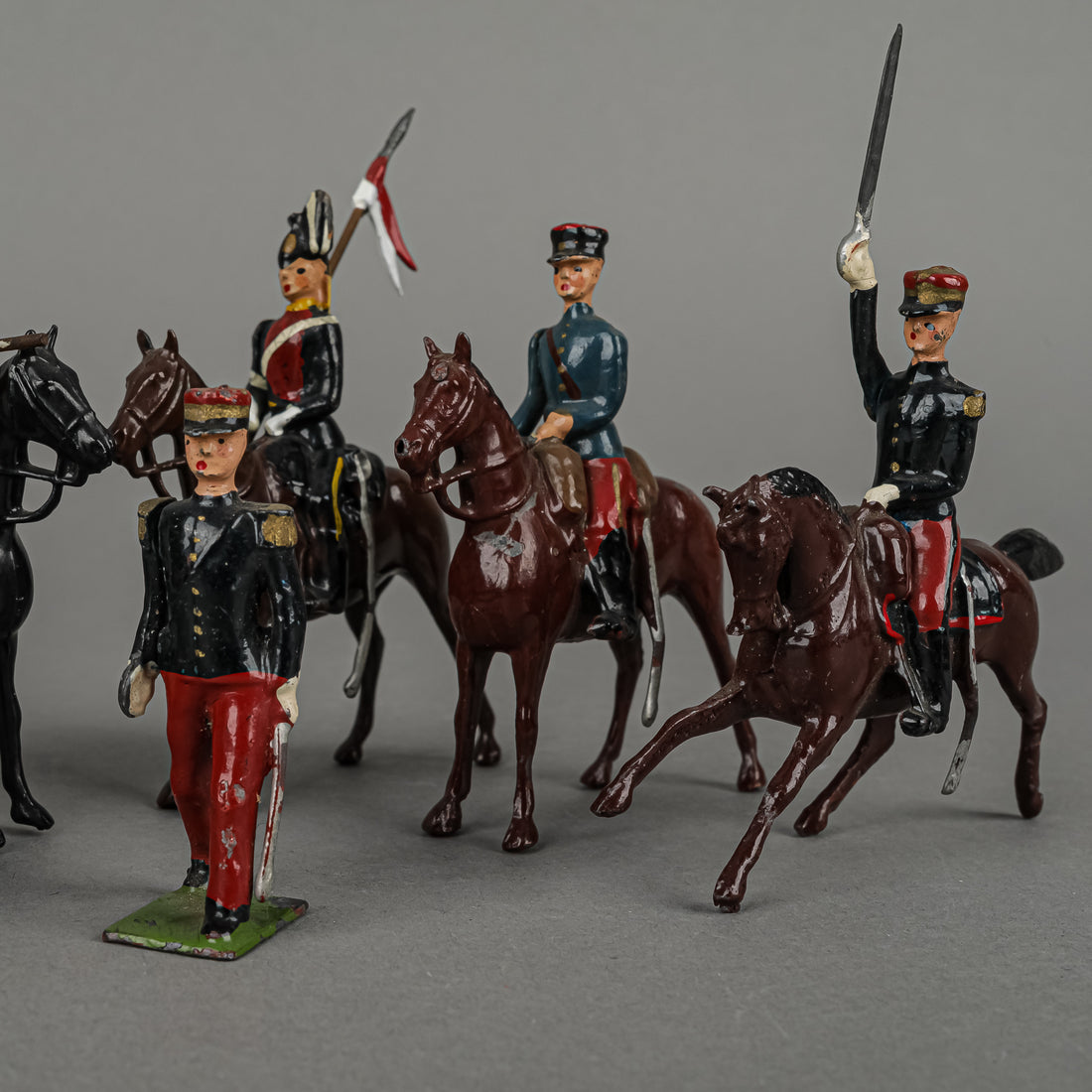 BRITAIN Tin Soldiers Calvary 7 Pieces