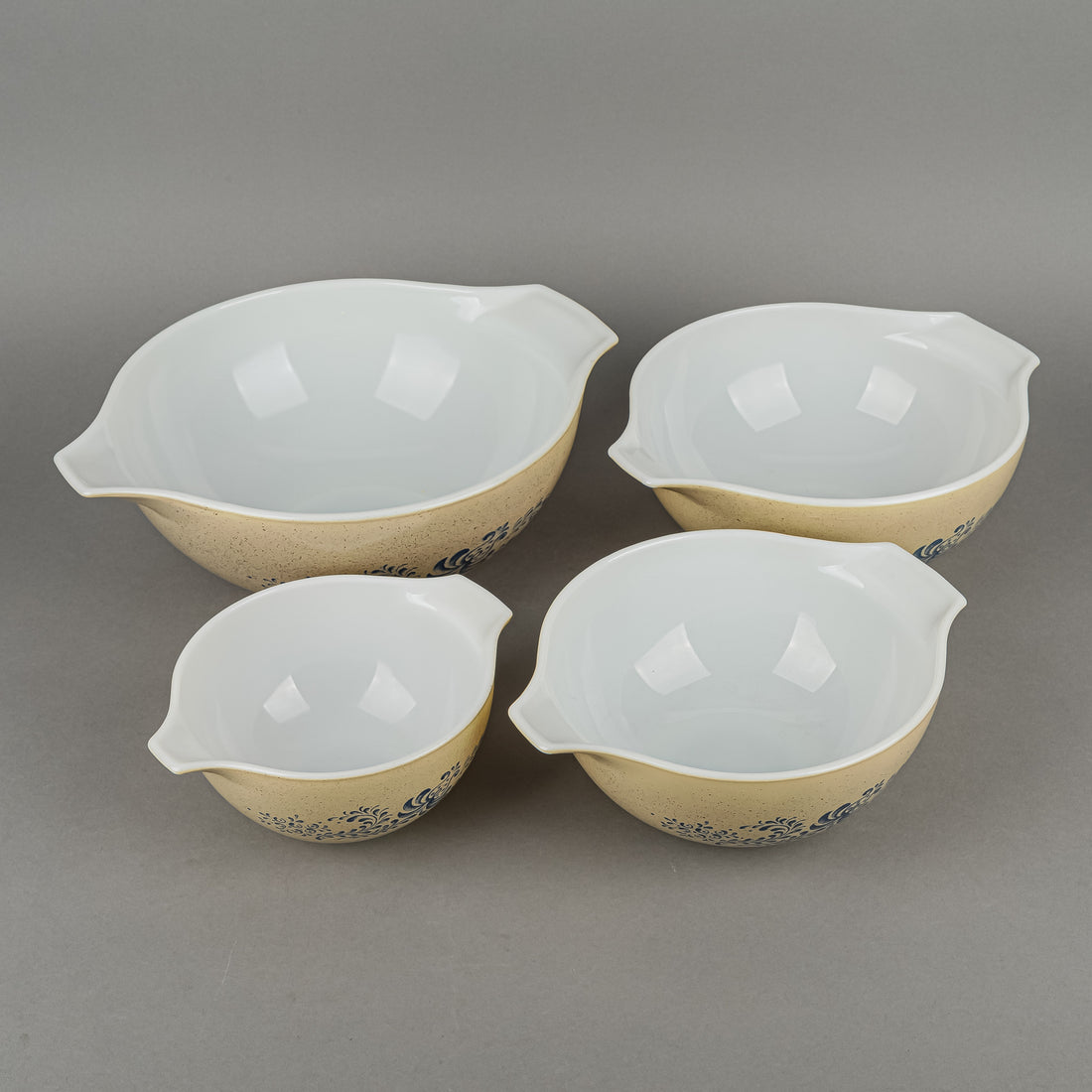 PYREX Homestead Cinderella Mixing Bowl Set 4 Pieces