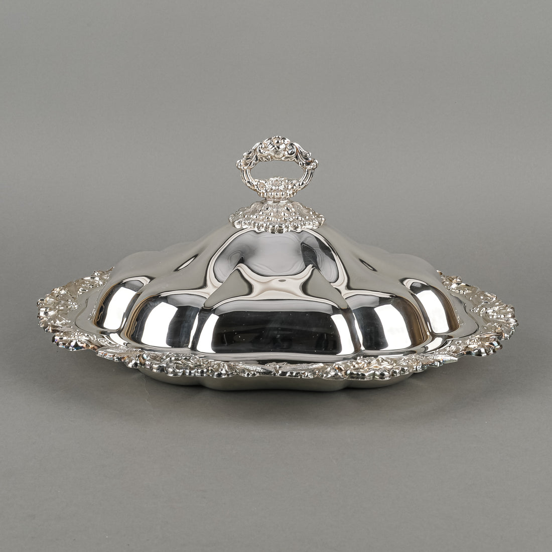 LIPMAN BROS Old English Reproduction Silverplate Covered Entree Dish