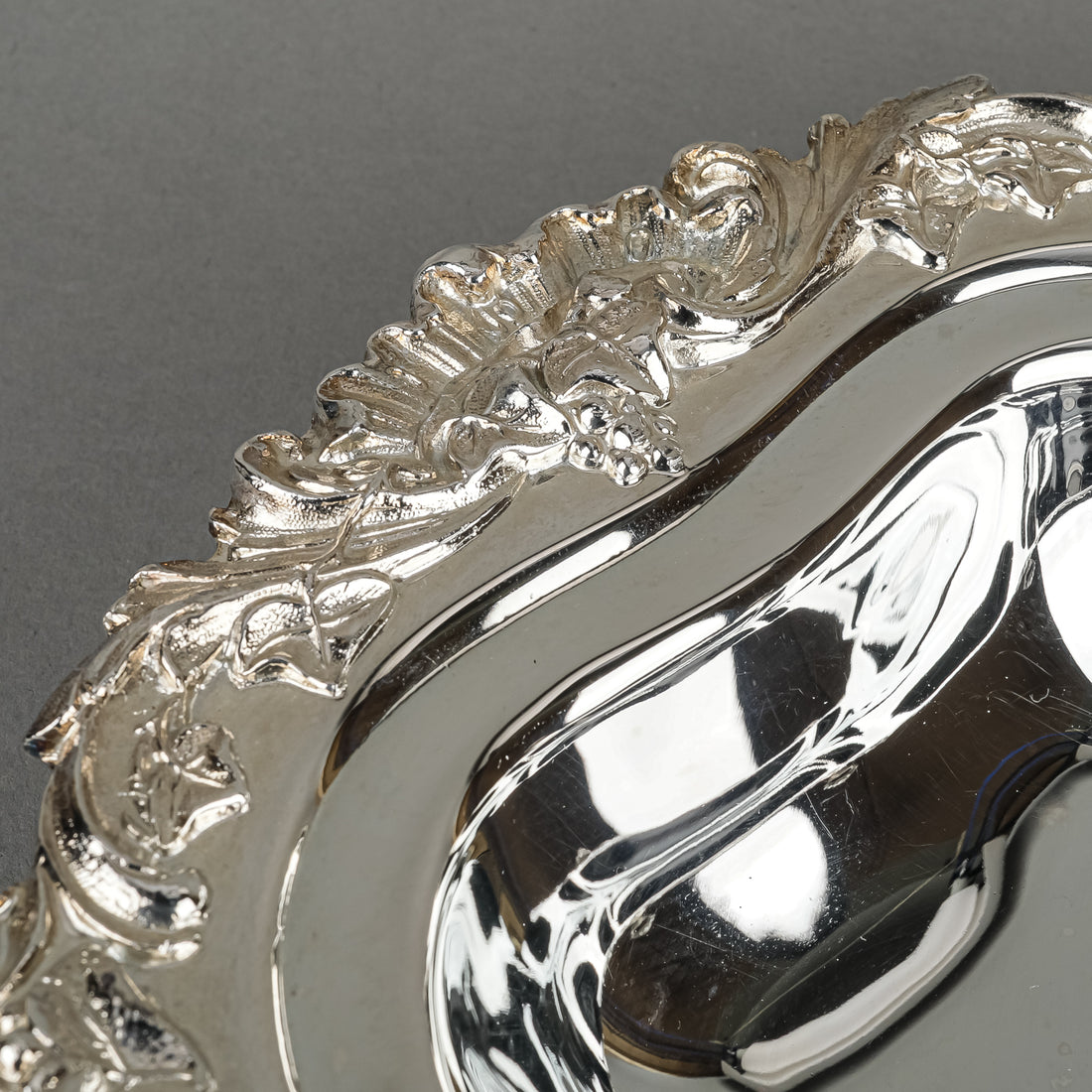 LIPMAN BROS Old English Reproduction Silverplate Covered Entree Dish