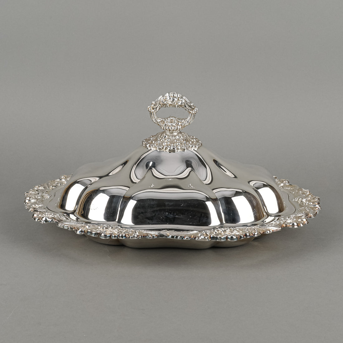 LIPMAN BROS Old English Reproduction Silverplate Covered Entree Dish