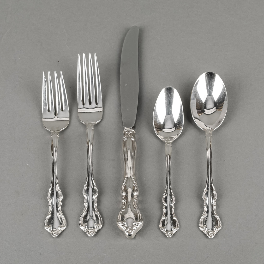 INTERNATIONAL Silverplate Flatware 10 Place Settings Plus Extras With Flatware Chest