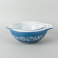 PYREX Colonial Mist Cinderella Mixing Bowl Set Of 3