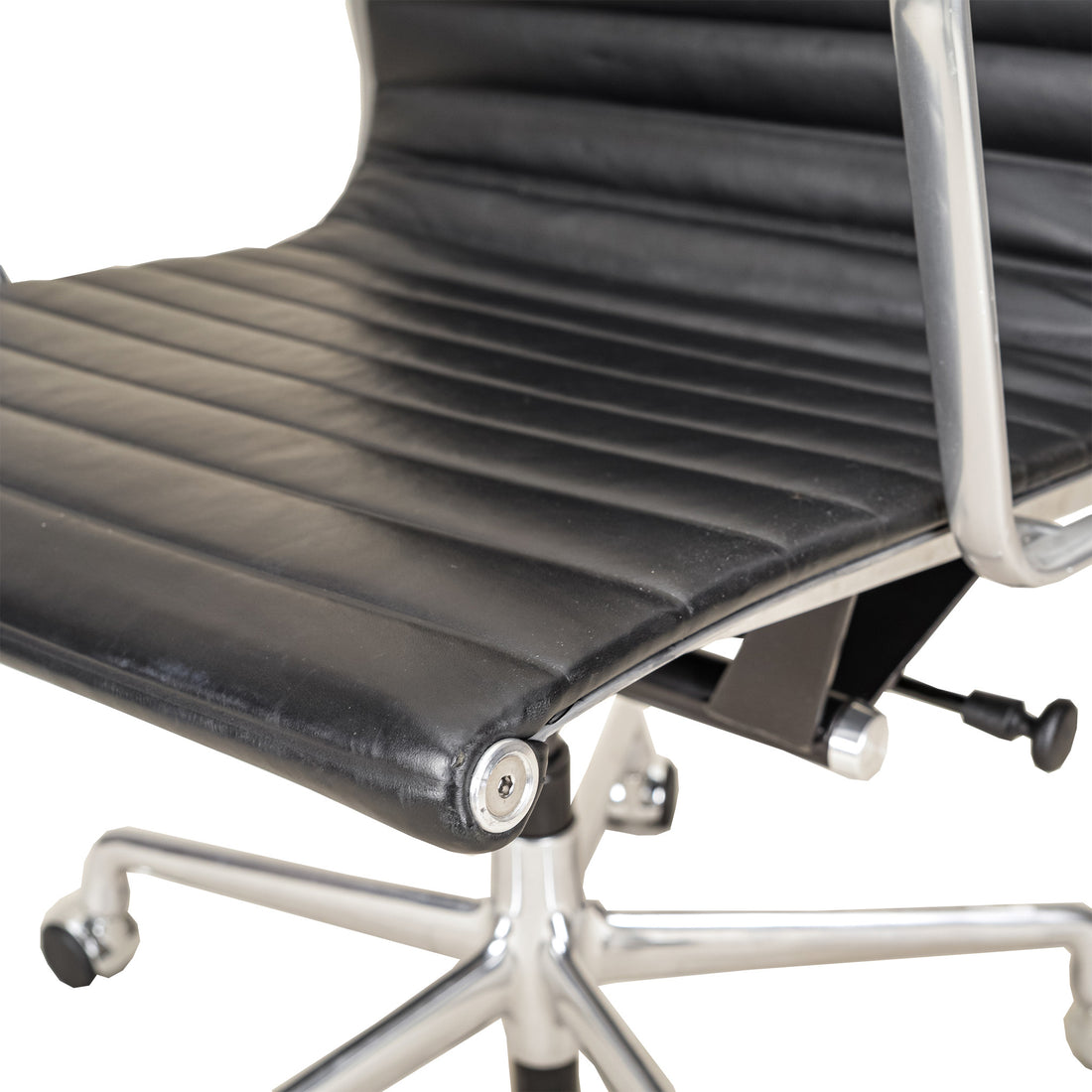 HERMAN MILLER Eames Aluminum Group Chair Management