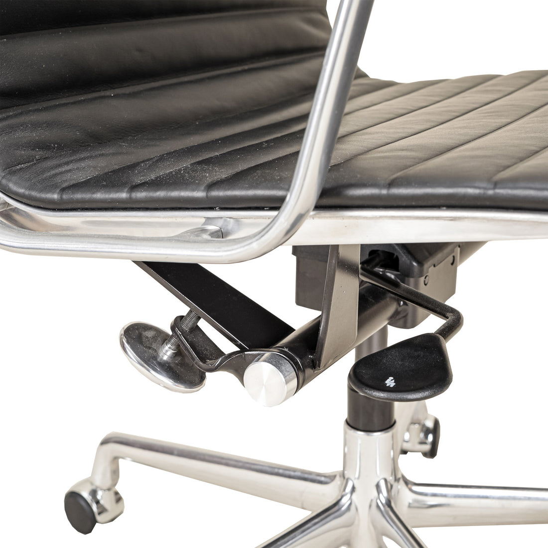 HERMAN MILLER Eames Aluminum Group Chair Management