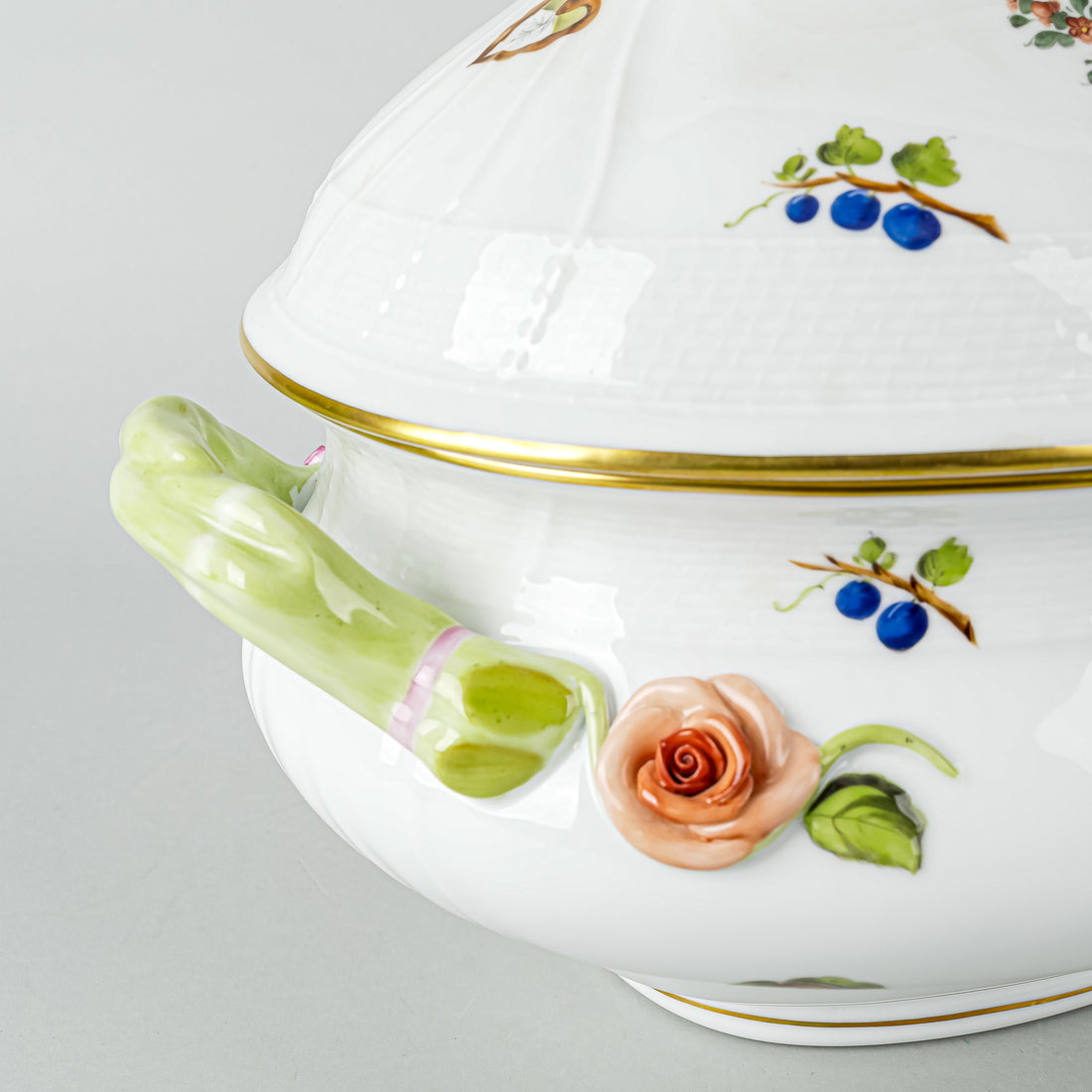 HEREND Fruits & Flowers Covered Tureen w/Branch Knob 1002