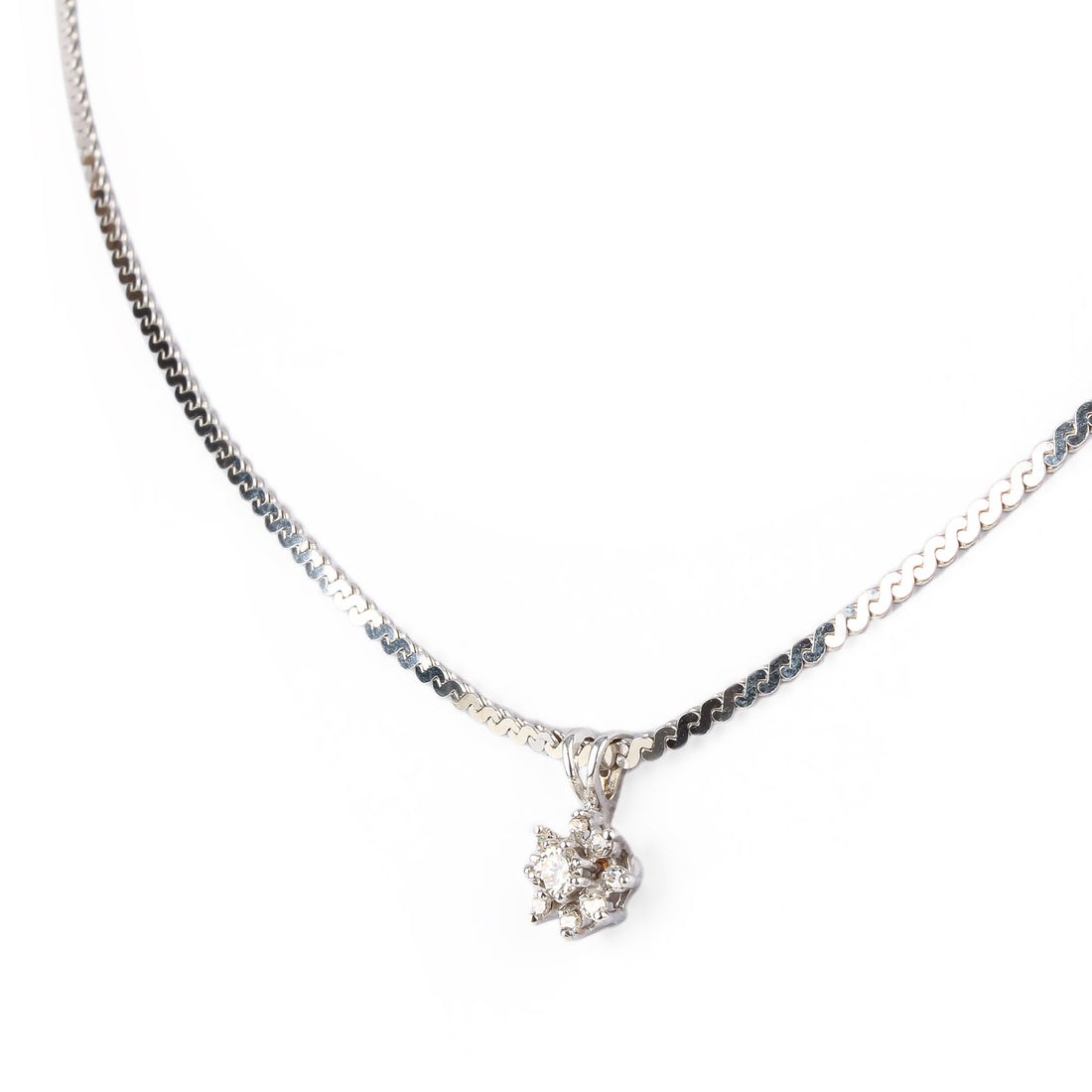 18K White Gold Diamond Cluster Pendant Necklace