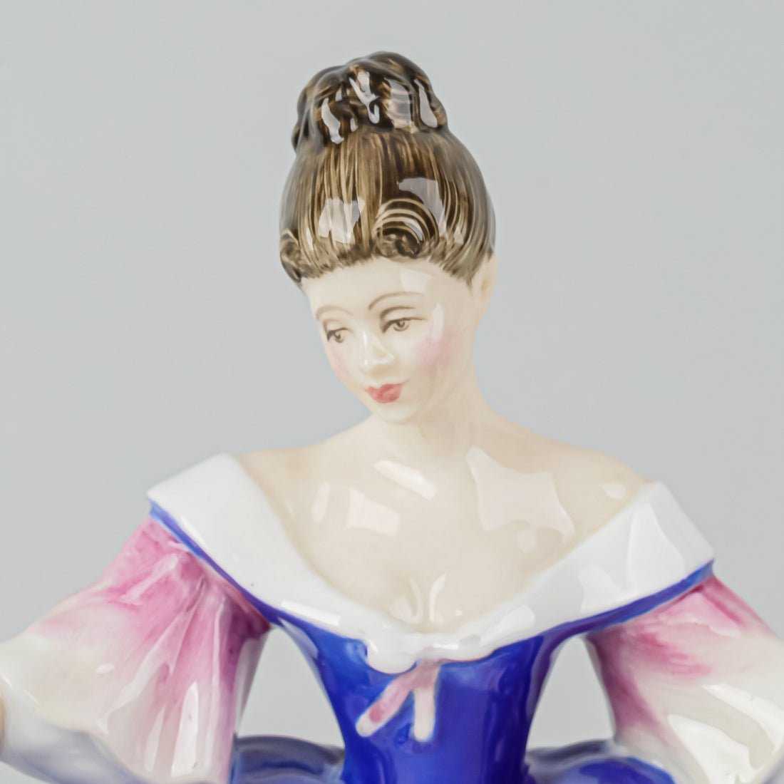 ROYAL DOULTON Figurine Sara HN 3308