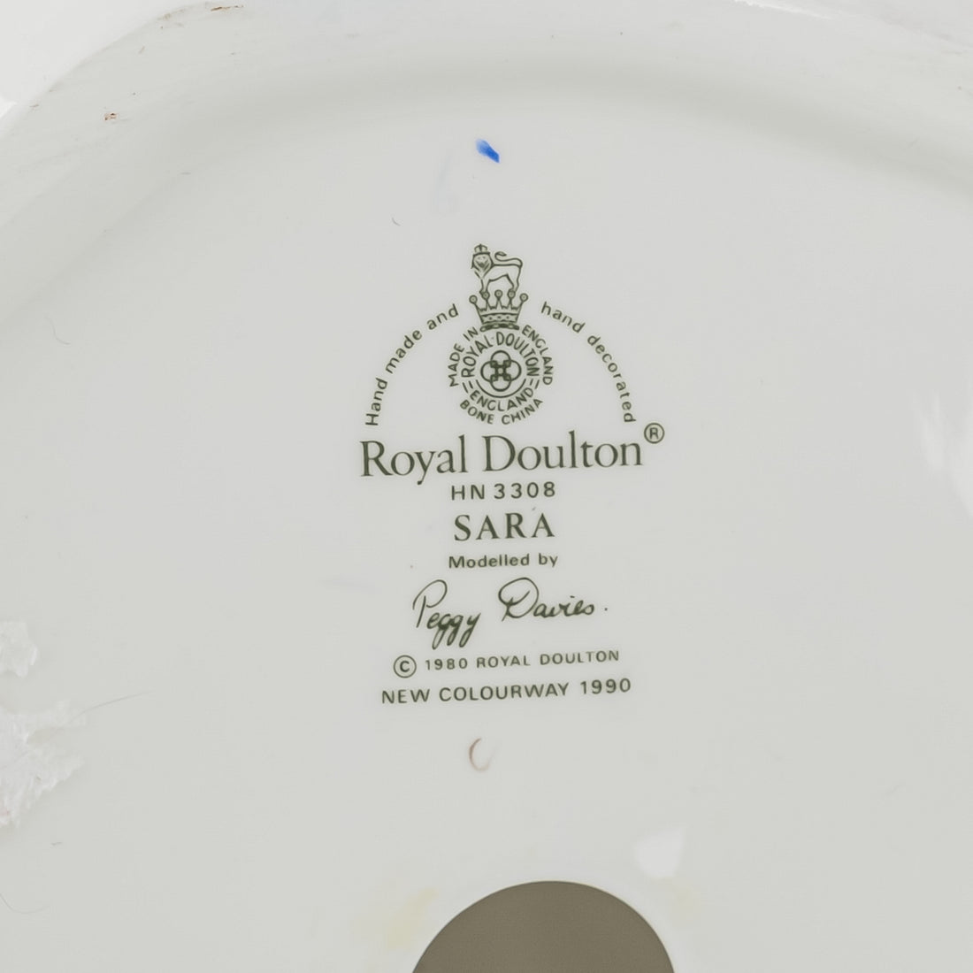 ROYAL DOULTON Figurine Sara HN 3308