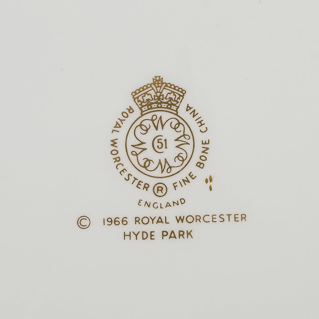 ROYAL WORCESTER Hyde Park Platter
