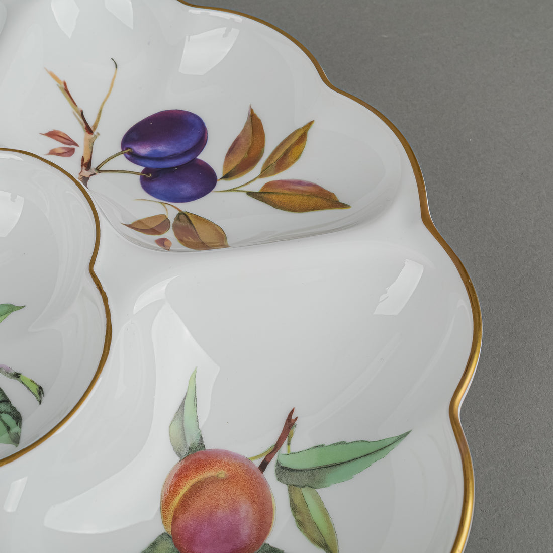 ROYAL WORCESTER Evesham Six-Section Chip And Dip D13.5"