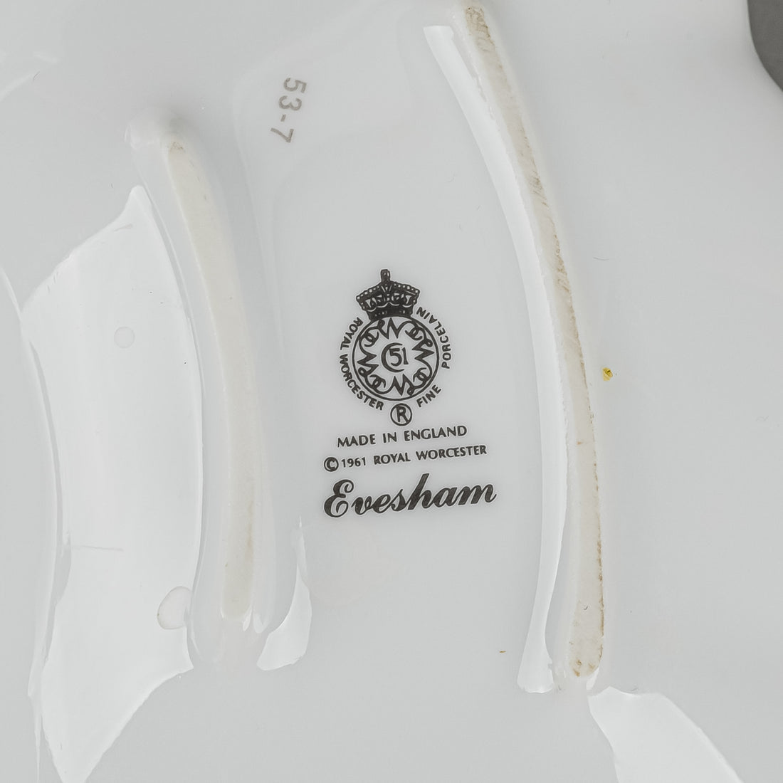 ROYAL WORCESTER Evesham Six-Section Chip And Dip D13.5"