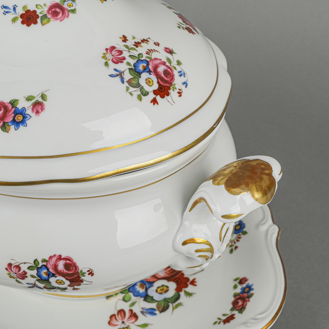 HUTSCHENREUTHER/KUBA PORZELLAN Floral Coverd Tureen And Stand 3 Pieces