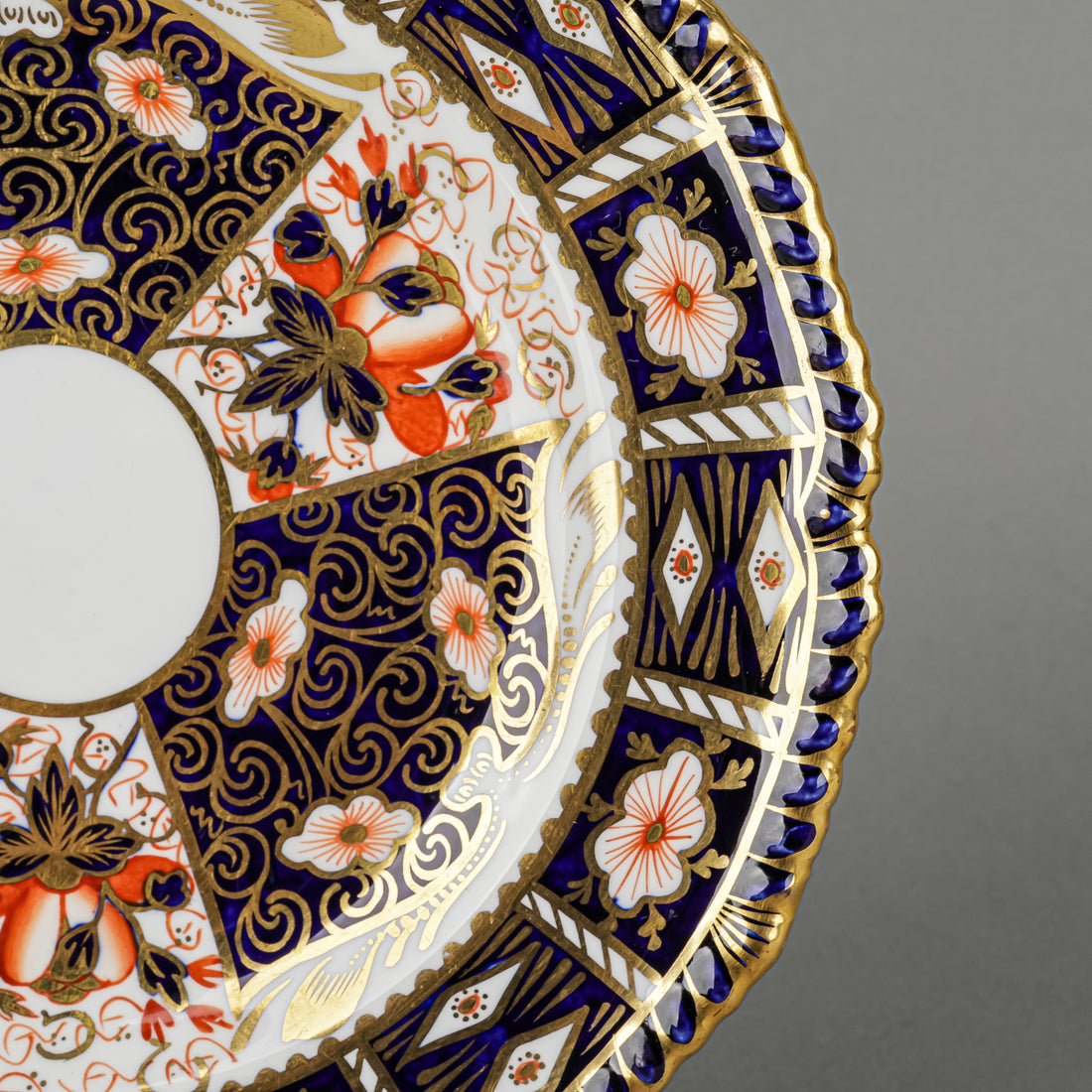 ROYAL CROWN DERBY Traditional Imari 2451 Plate