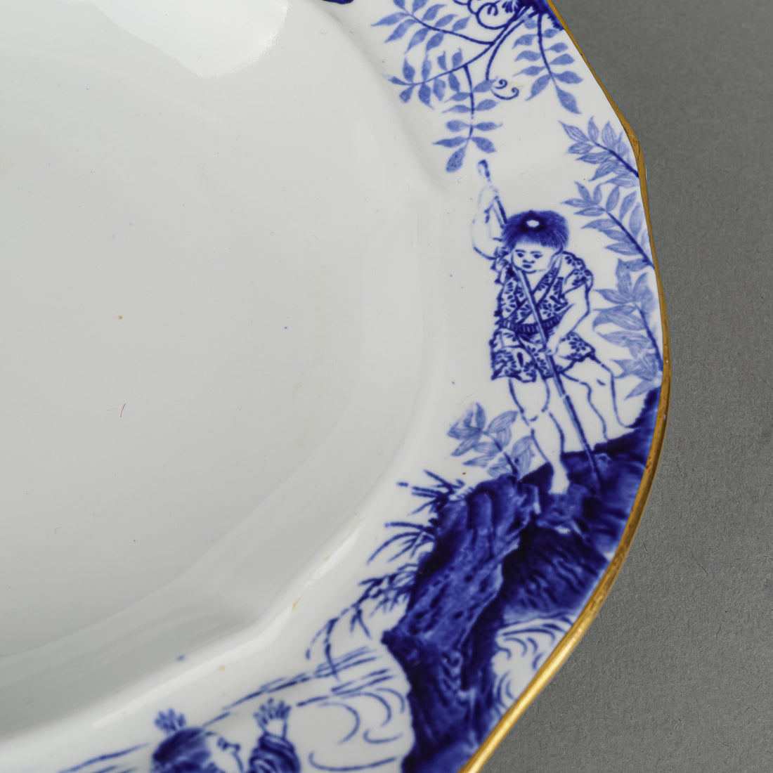 ROYAL CROWN DERBY Mikado Covered Muffin Dish