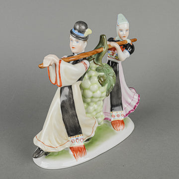 HEREND Figurine Man & Woman Carrying Grapes  Traditional