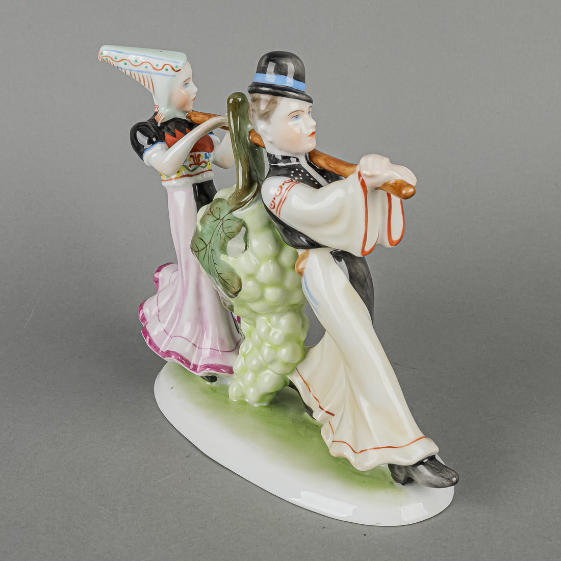 HEREND Figurine Man & Woman Carrying Grapes  Traditional