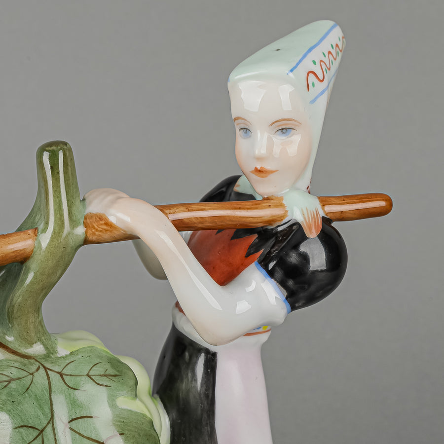 HEREND Figurine Man & Woman Carrying Grapes  Traditional