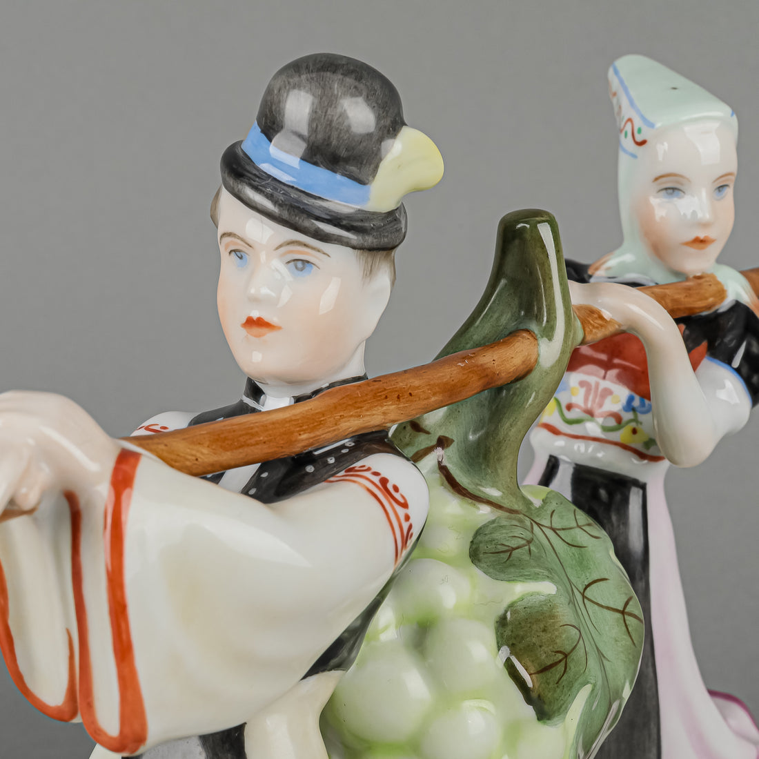 HEREND Figurine Man & Woman Carrying Grapes  Traditional