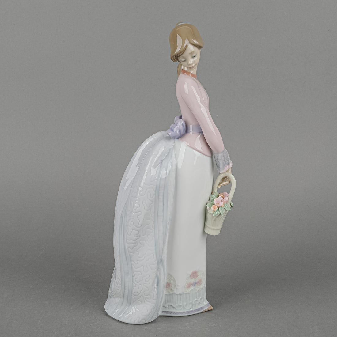 LLADRO Figurine  Basket Of Love 7622