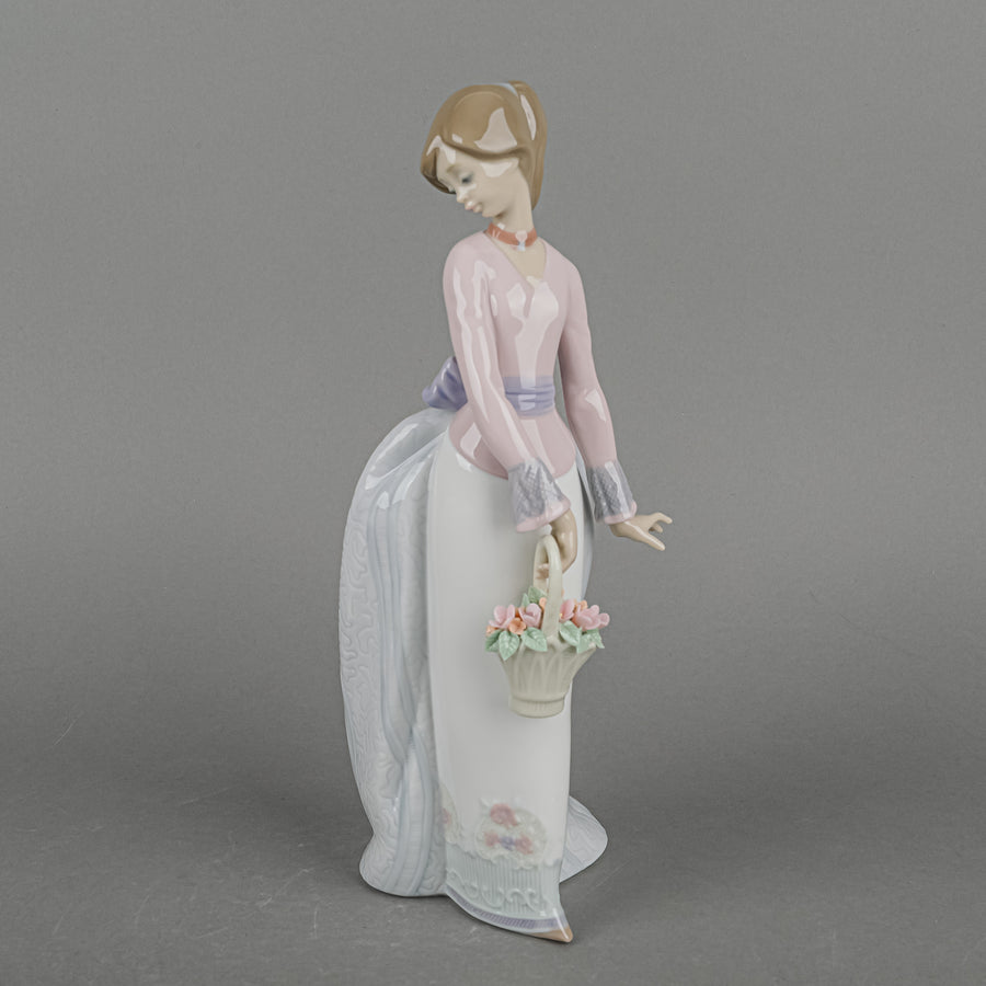 LLADRO Figurine  Basket Of Love 7622