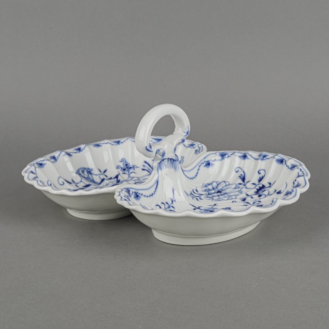 MEISSEN Blue Onion Two Section Shell Dish With Handle