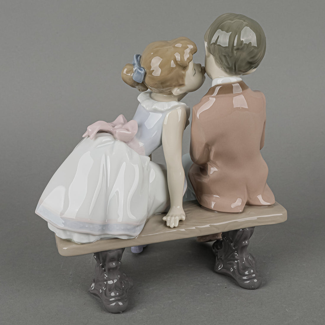 LLADRO Figurine Ten And Growing 7635