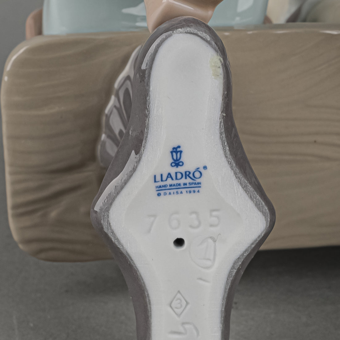 LLADRO Figurine Ten And Growing 7635