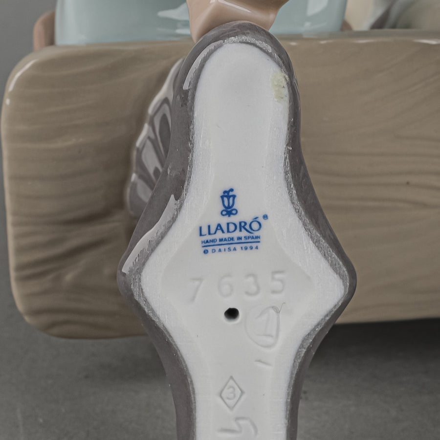 LLADRO Figurine Ten And Growing 7635