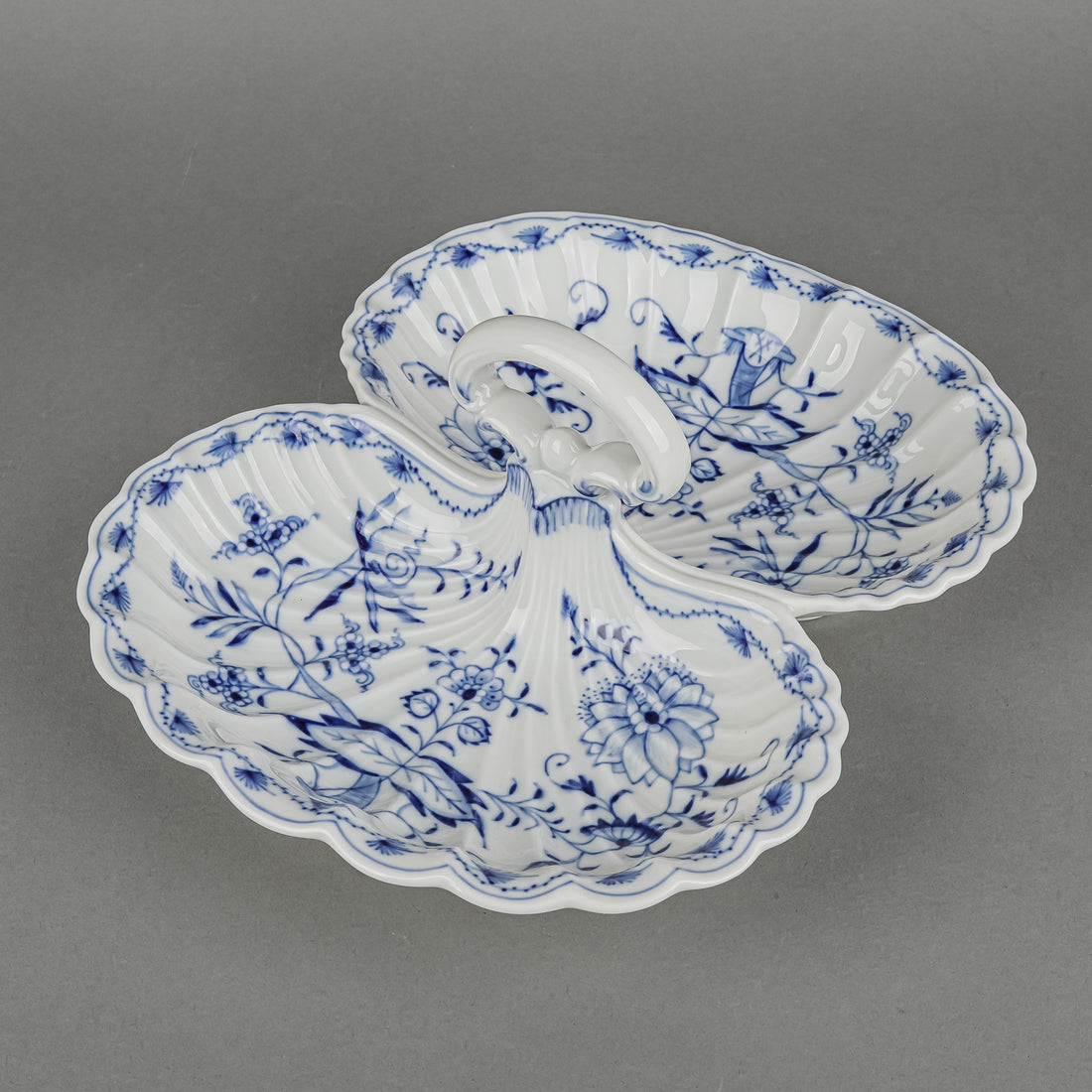 MEISSEN Blue Onion Two Section Shell Dish With Handle