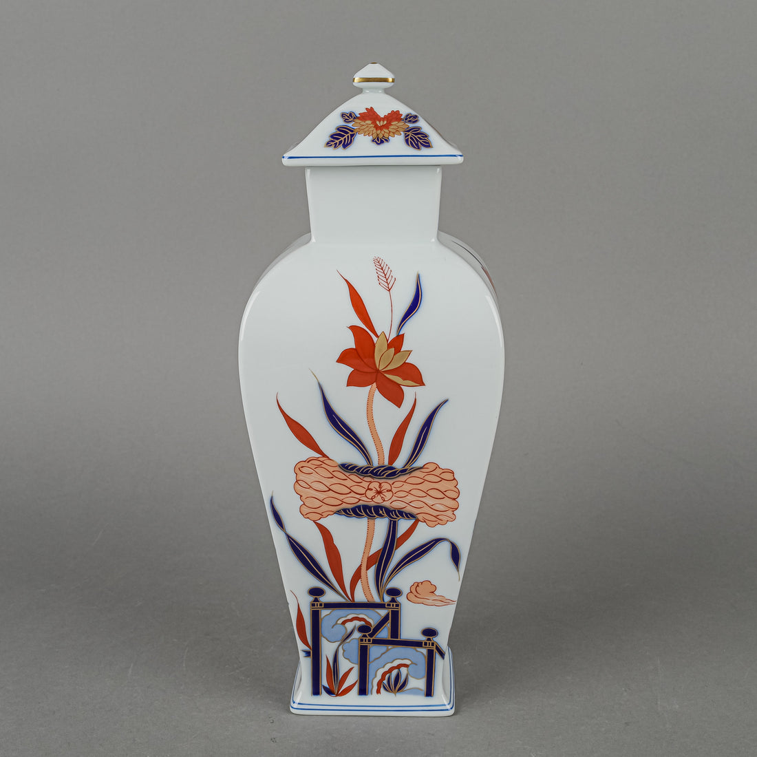 VISTA ALEGRE Imari Pattern Lidded Vase - Hand Decorated