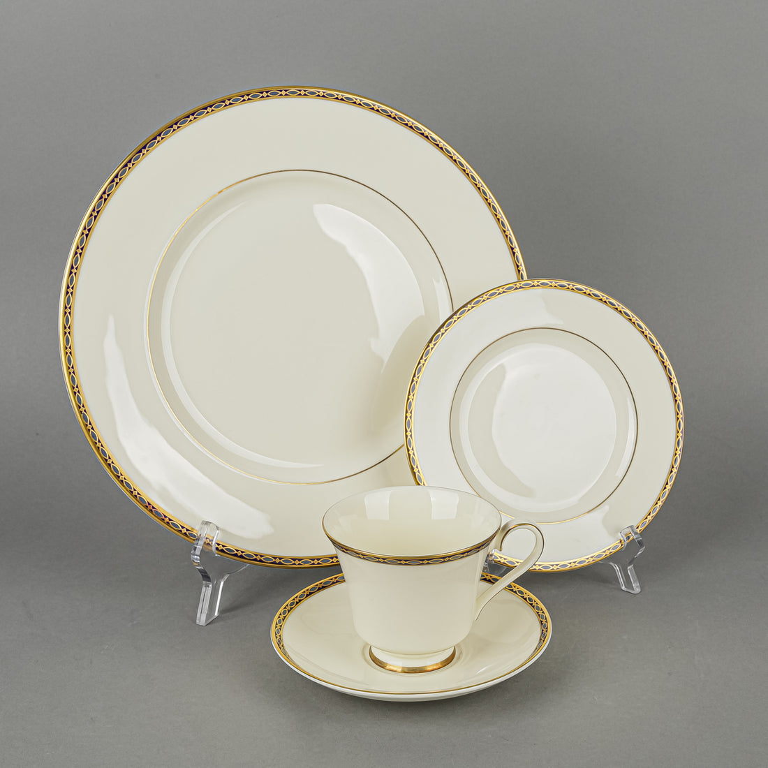 MINTON St James 33 Pieces