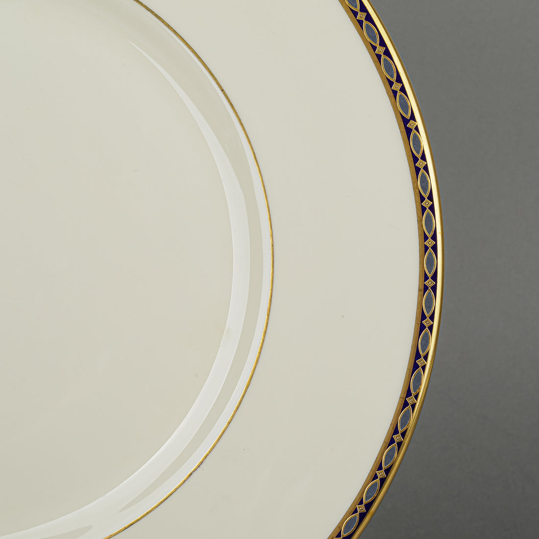 MINTON St James 33 Pieces