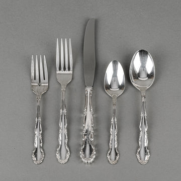 1881 ROGERS Flirtation Silverplate Flatware 8 Place Settings With Flatware Chest