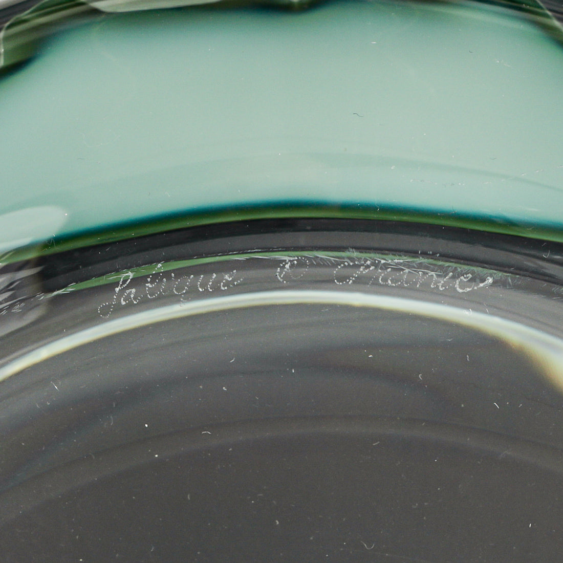 LALIQUE Yeso Antinea/Fish Centrepiece Bowl