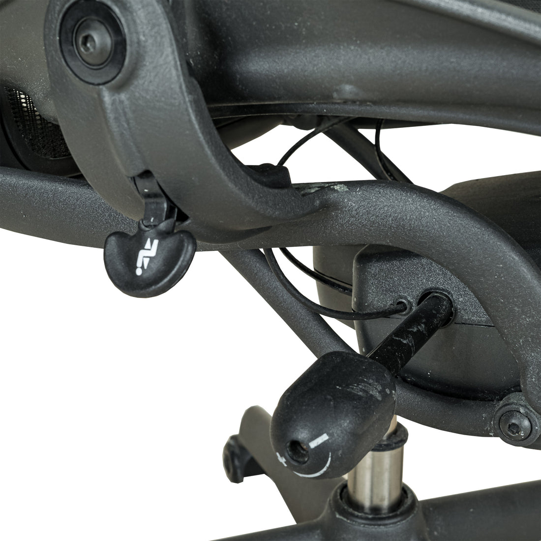 HERMAN MILLER Aeron Chair With Headrest