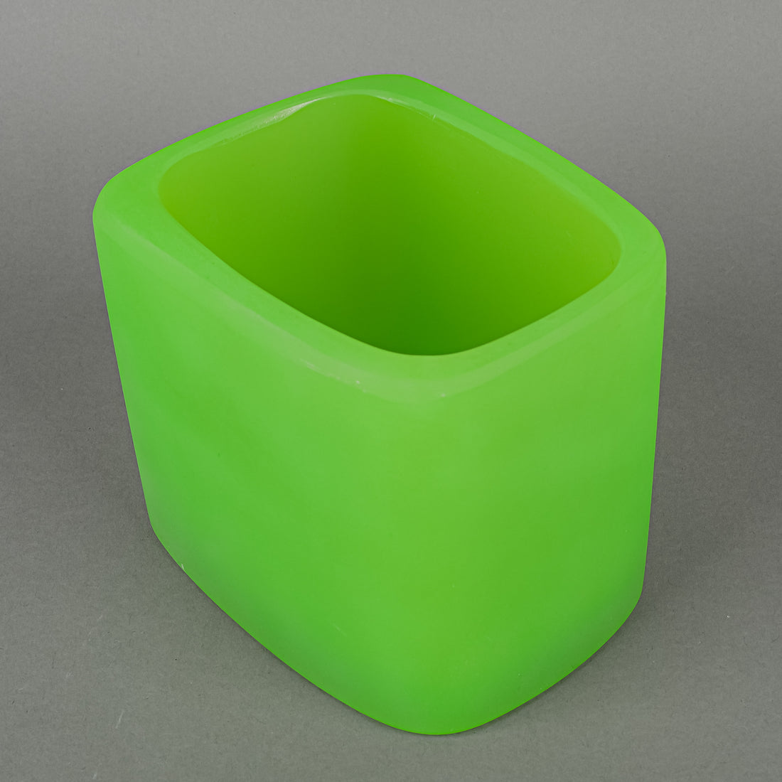 MARTHA STURDY Resin Cachepot/Vase