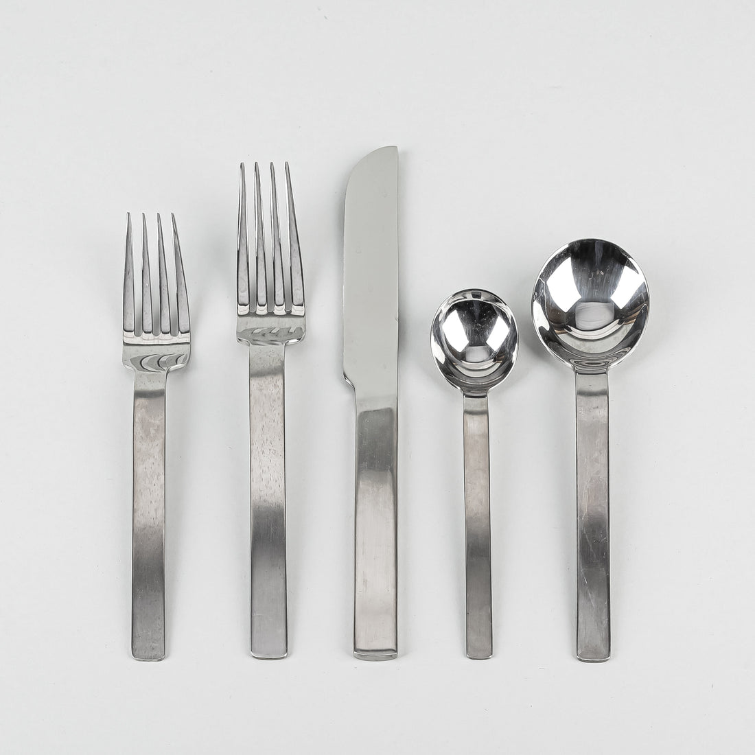 SASAKI Drama Stainless Steel Flatware 8 Place Settings