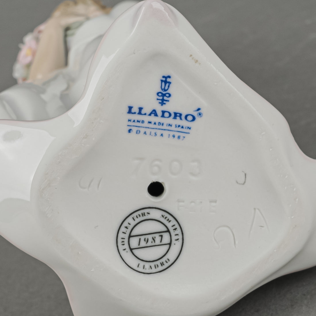 LLADRO Figurine Spring Bouquets 7603