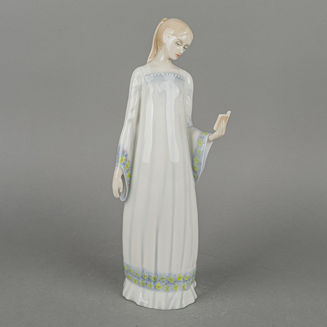 ROYAL DOULTON Reflections Secret Moment HN 3106