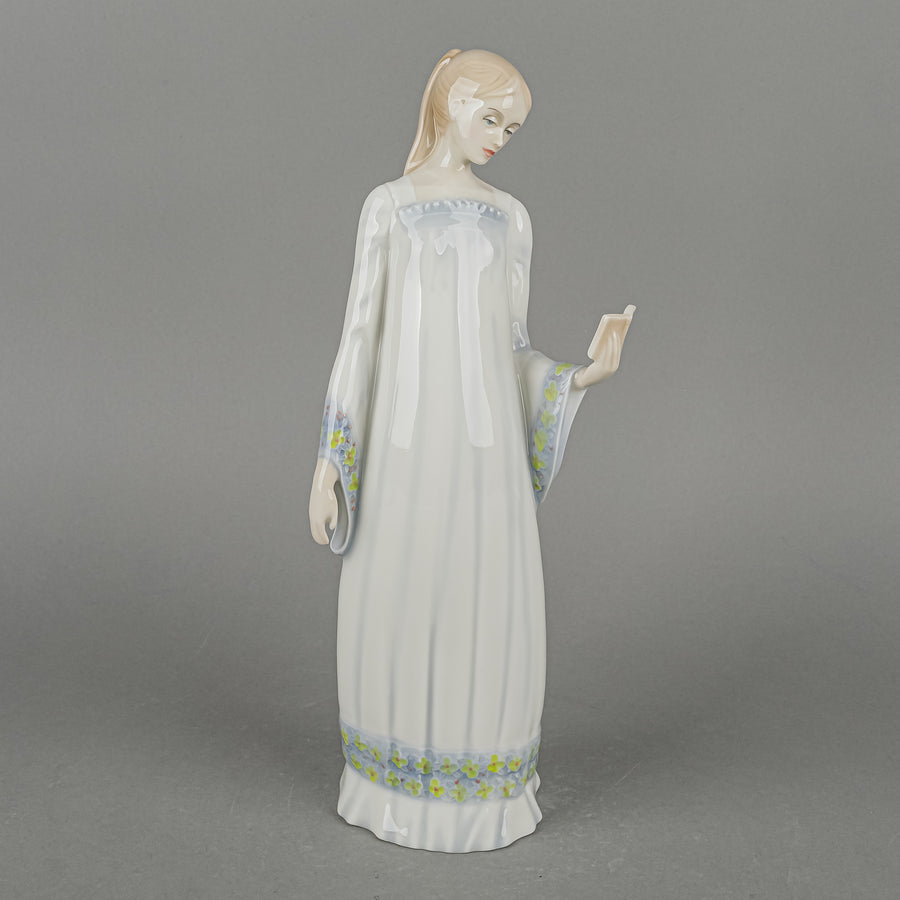 ROYAL DOULTON Reflections Secret Moment HN 3106