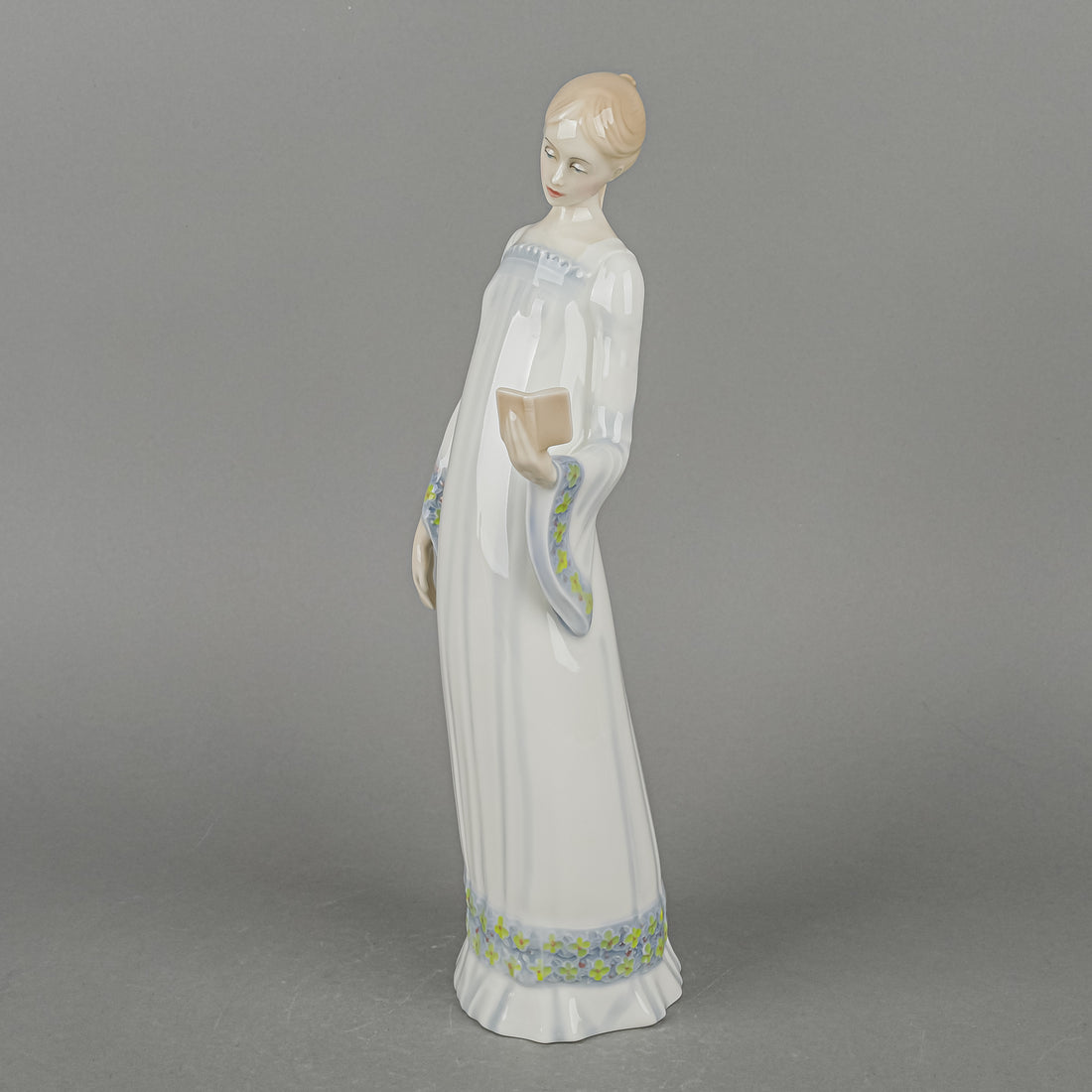 ROYAL DOULTON Reflections Secret Moment HN 3106