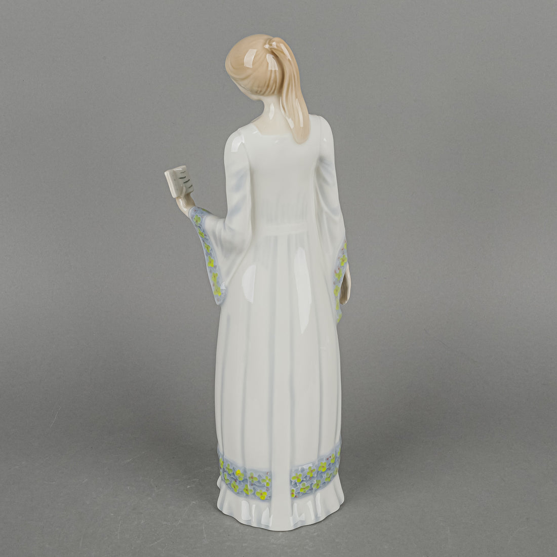 ROYAL DOULTON Reflections Secret Moment HN 3106