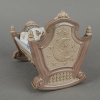 LLADRO Figurine Rock A Bye Baby 5717