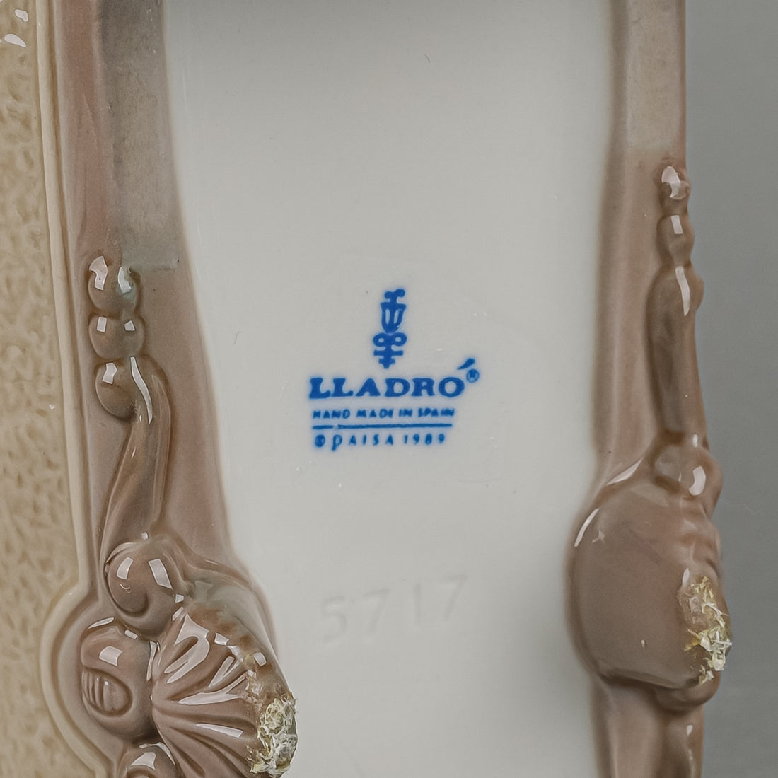 LLADRO Figurine Rock A Bye Baby 5717