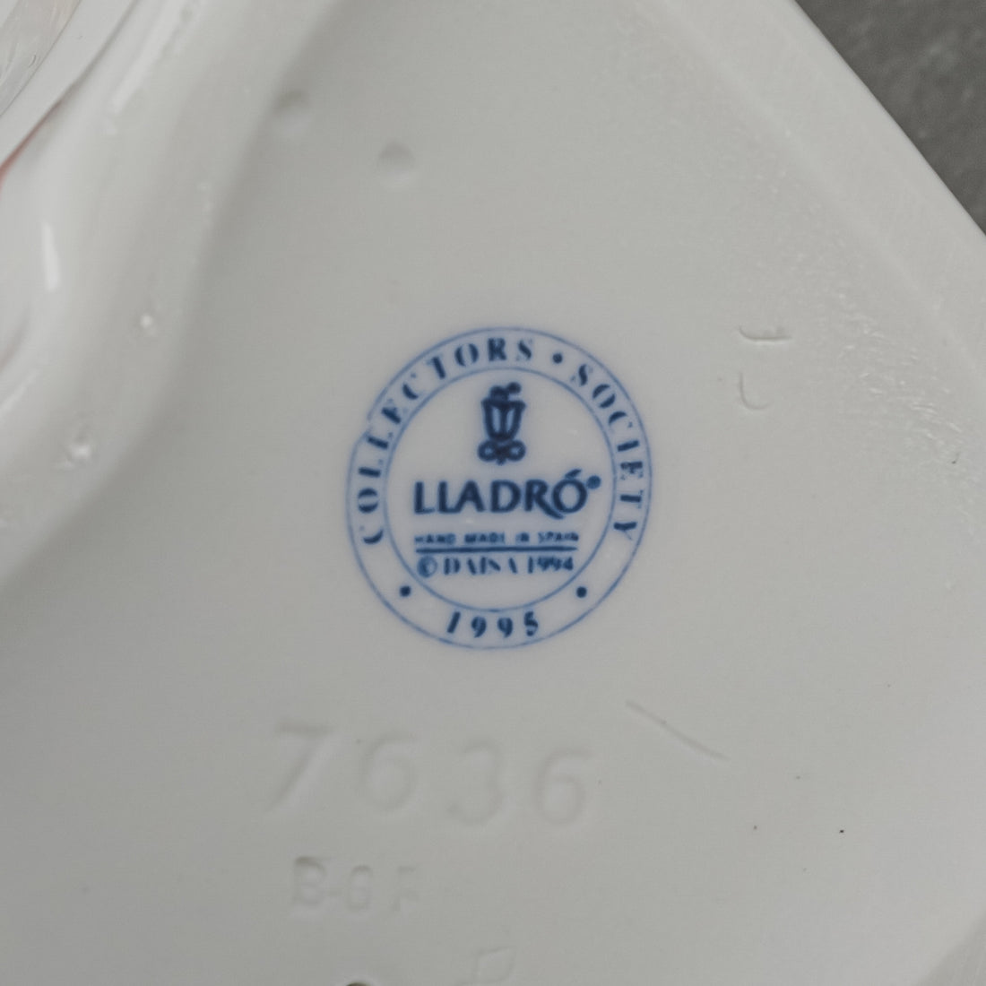 LLADRO Figurine Afternoon Promenade 7636