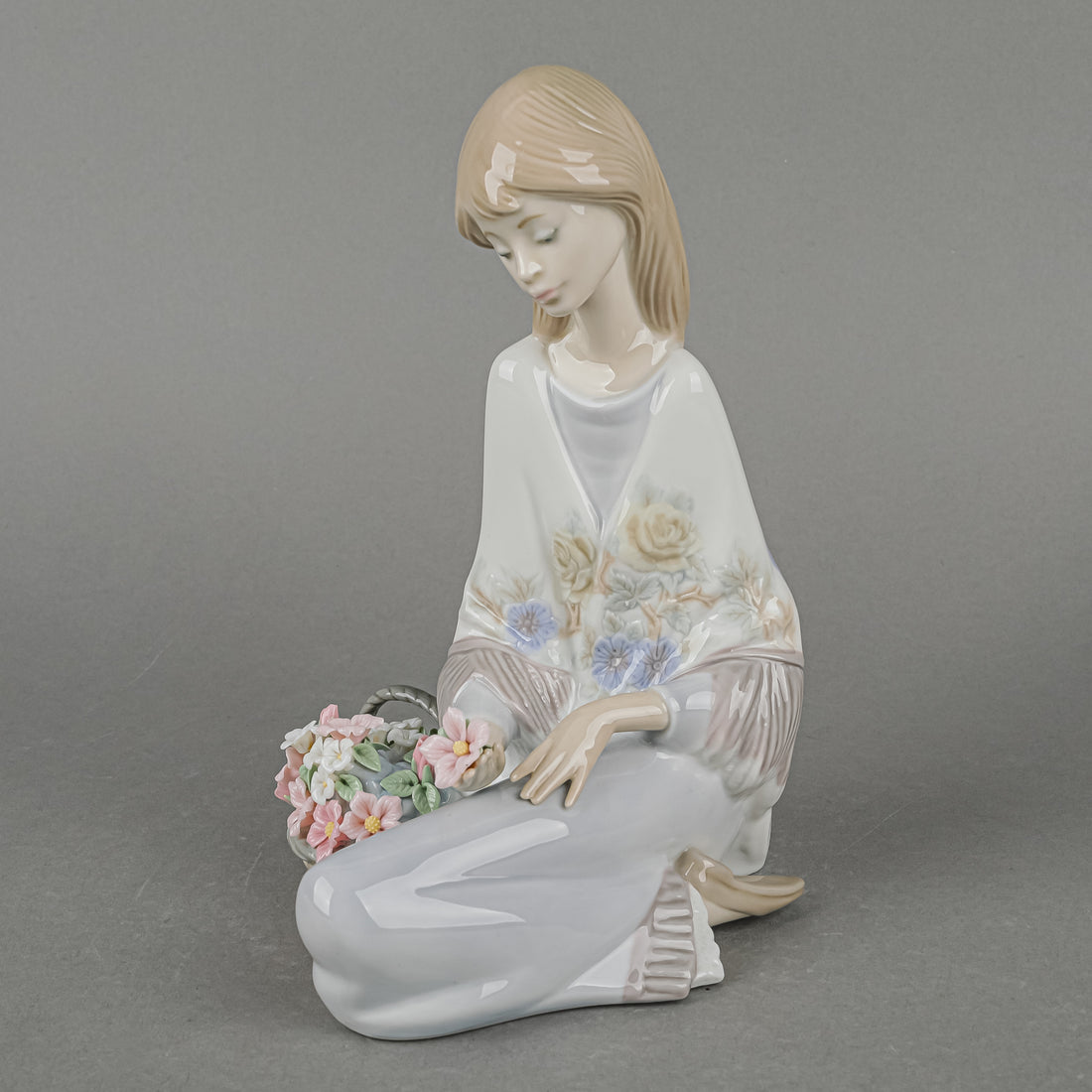LLADRO Figurine Flower Song 7607 H7.25"
