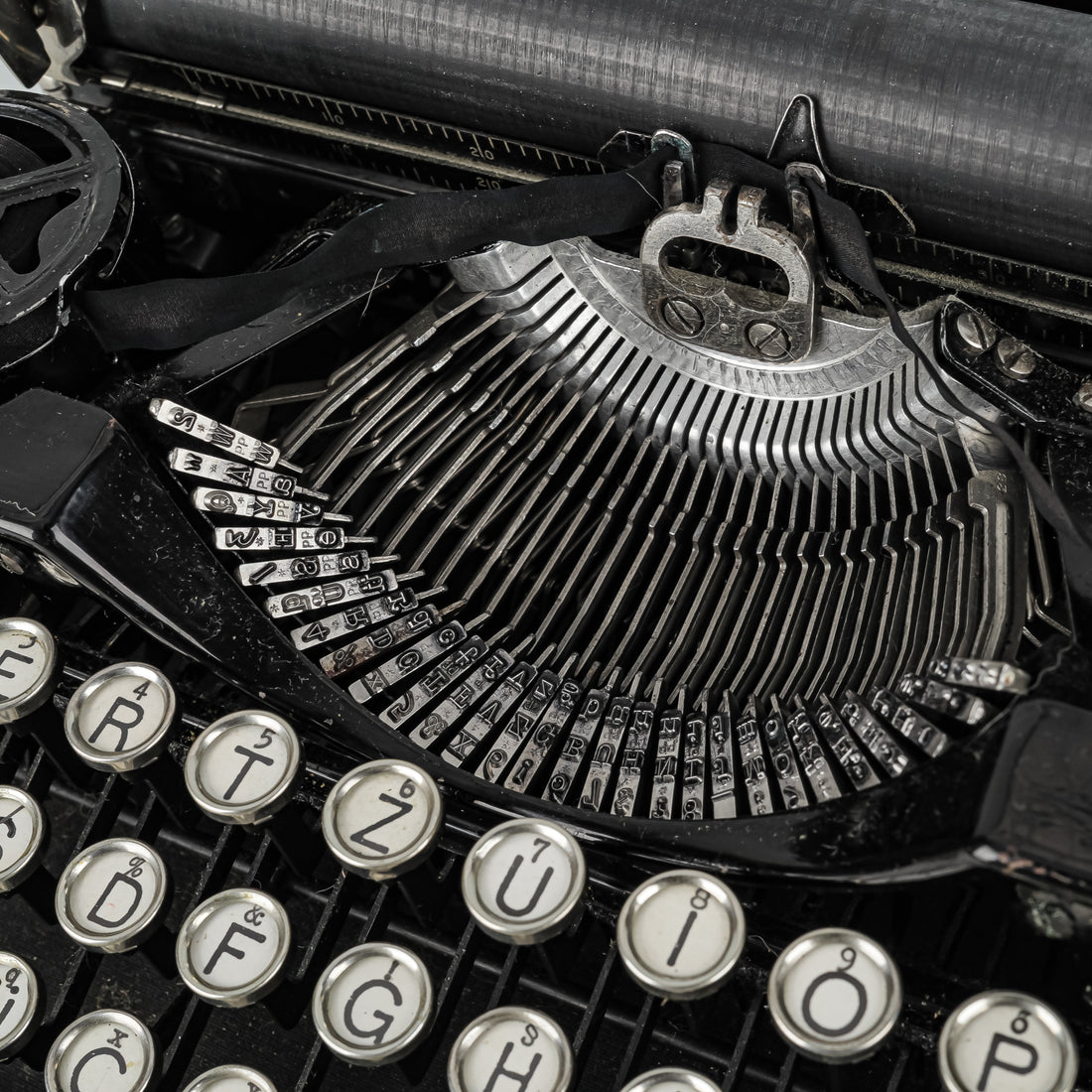UNDERWOOD Portable 3-Bank Typewriter