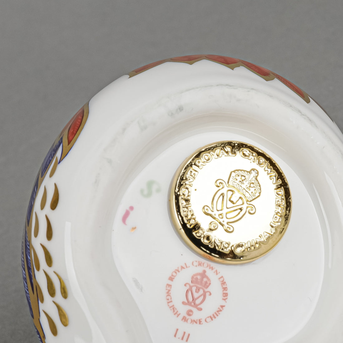 ROYAL CROWN DERBY Paperweight Robin